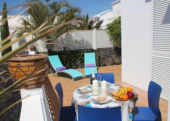 Gina Y Vista Oceano Puerto del Carmen (Lanzarote)