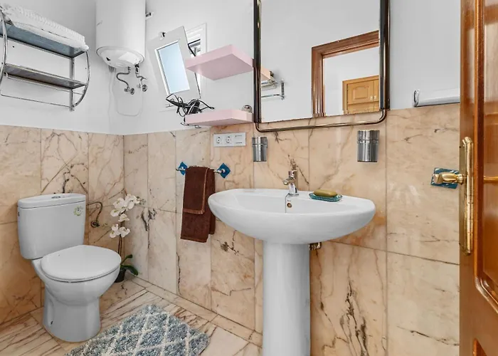 Gina Y Vista Oceano Puerto del Carmen (Lanzarote)