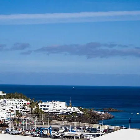 Gina Y Vista Oceano Puerto del Carmen (Lanzarote)