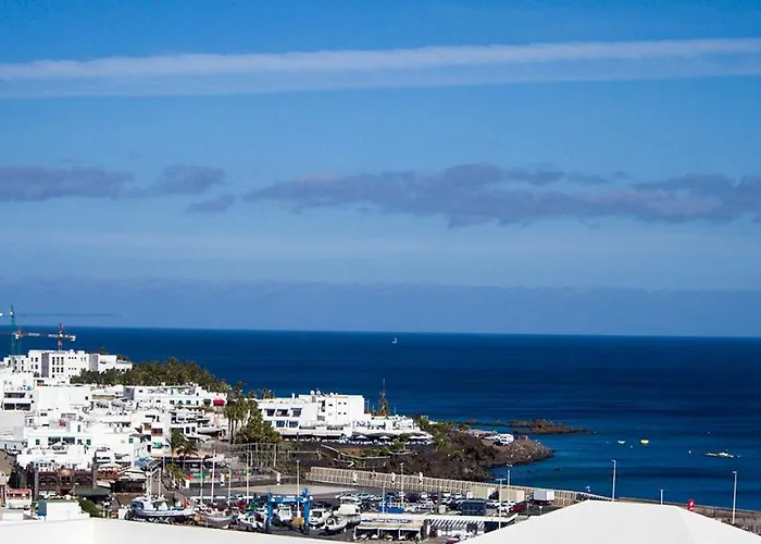 Gina Y Vista Oceano Puerto del Carmen (Lanzarote)